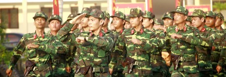 Sau khi đất nước thống nhất, lực lượng vũ trang tỉnh vẫn hăng say luyện tập, sẵn sàng chiến đấu.