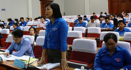 Bí thư Tỉnh Đoàn- Nguyễn Huỳnh Thu chia sẻ kinh nghiệm về công tác Đoàn cũng như đề xuất ý kiến tại hội nghị