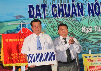 Đảng ủy Khối Doanh nghiệp tỉnh hỗ trợ xã Ngãi Tứ tiếp tục nâng chất các tiêu chí.