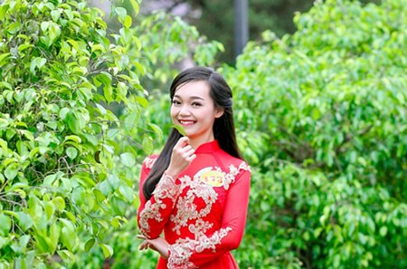 Trần Mỹ Linh có thành tích học tập đáng nể, từng là Đại sứ Tài năng của Đại học quốc gia Hà Nội năm 2015. 