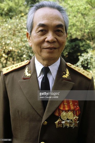 Chân dung Đại tướng Võ Nguyên Giáp trong quân phục năm 1983.