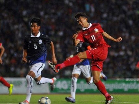 U16 Thái Lan (áo đỏ) giành vị trí thứ ba U16 AFF Cup 2016.