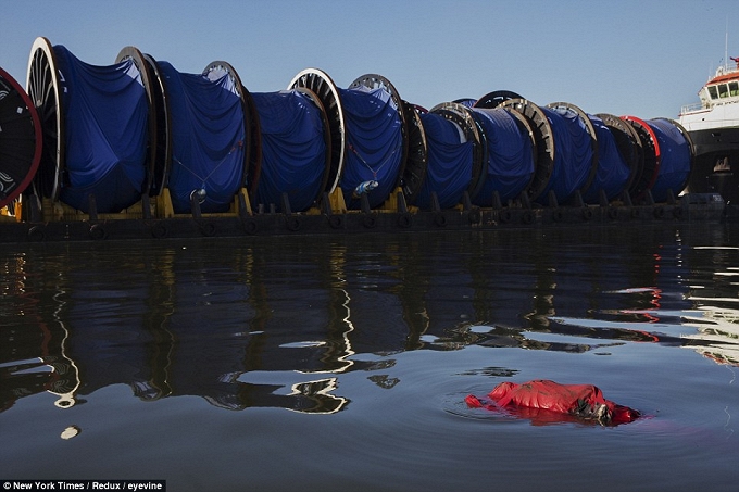 Một xác chết nổi lên tại vùng biển Guanabara Bay, nơi sẽ diễn ra môn chèo thuyền tại Olympic Rio 2016