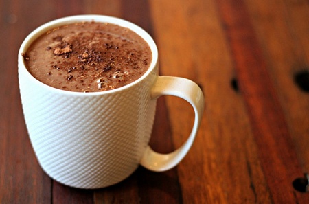 Cacao nóng: Một cốc cacao nóng cũng đủ khiến cơ thể ấm áp, cải thiện sức khỏe trong ngày đông giá rét. Không những hỗ trợ quá trình trao đổi chất, cacao còn hạn chế được cảm giác thèm ăn.