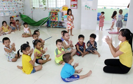 Các bé học tập vui chơi tại Trường Mầm non KCN Hòa Phú.