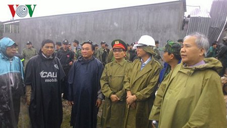 Lãnh đạo tỉnh Khánh Hòa đến hiện trường chỉ đạo khắc phục hậu quả vụ sạt lở núi