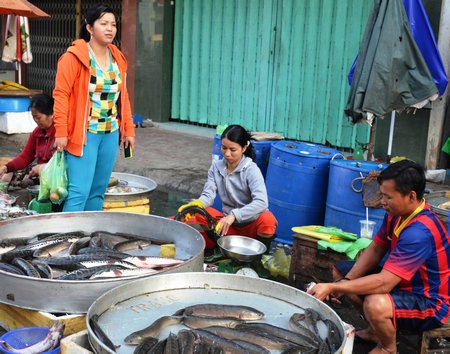 Cá được ưa chuộng nhiều Tết Dương lịch, giá cũng tăng 5.000-10.000 đ/kg.