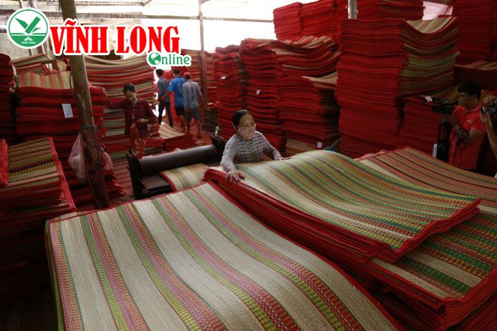 Việc lưu giữ được làng nghề truyền thống qua hàng trăm năm của người dân xã Định Yên là một điều đáng quý.