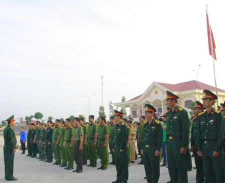 Đại tá Phạm Văn Bé Tư – Chính ủy Bộ Chỉ huy Quân sự triển khai nhiệm vụ lực lượng tham gia “Tết quân – dân”.