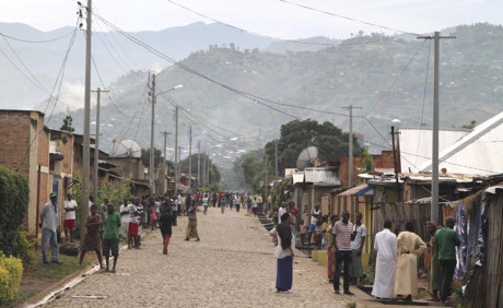 Burundi là một quốc gia Châu Phi nữa nằm trong danh sách những nước nghèo nhất thế giới. GDP bình quân đầu người của Burundi là 818 USD