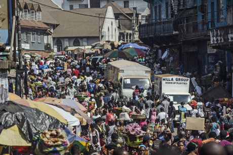 Sierra Leone đứng ở vị trí thứ 14 trong danh sách các quốc gia nghèo nhất thế giới, với GDP đầu người là 1.651 USD