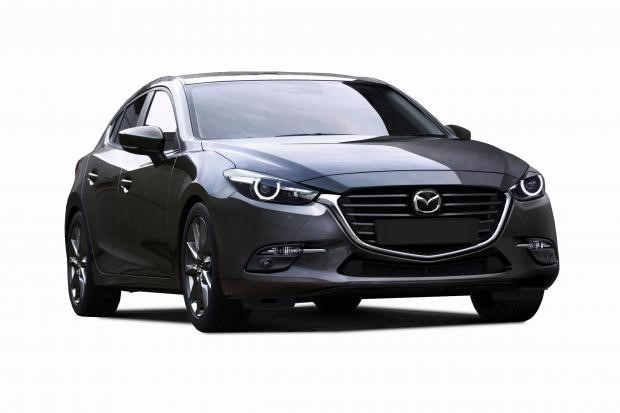 Mazda 3 hatchback: Mazda 3 lái tốt, giá thành rẻ và cực kỳ hợp thời. Động cơ diesel 2.2 lít chỉ chiếm khoảng 75 triệu đồng trong tổng giá trị chiếc xe, nhưng động cơ này có thể đi tới 70 dặm, chỉ tốn 600.000 tiền thuế mỗi năm và đạt vận tốc 100km/h trong chỉ 8.1 giây. Chiếc xe này có giá từ 530 - 720 triệu đồng.