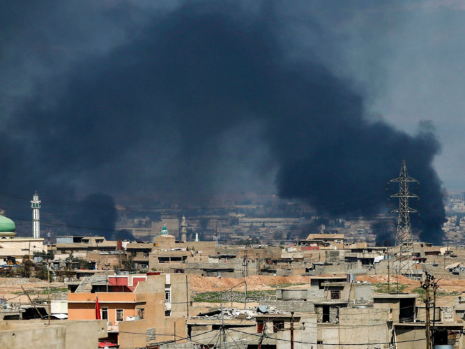 Từ nhiều tháng nay, khung cảnh khói lửa như thế này diễn ra thường xuyên tại Mosul.