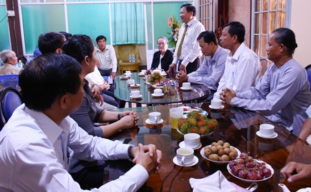Đoàn lãnh đạo tỉnh đến thăm Ban Đại diện Phật giáo Hòa hảo tỉnh