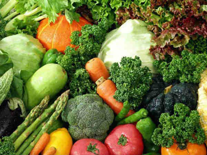 Rau: Không có chế độ ăn uống nào hoàn chỉnh nếu không có rau xanh. Cần tây, bông cải xanh, củ cải... là một số loại rau có chứa canxi.