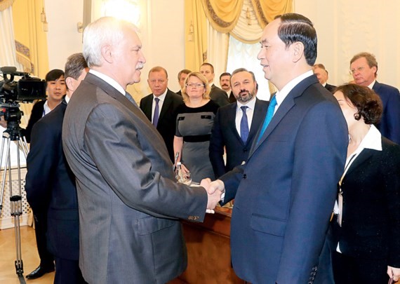 Chủ tịch nước Trần Đại Quang gặp Thống đốc thành phố Saint Peterburg Georgy Poltavchenko