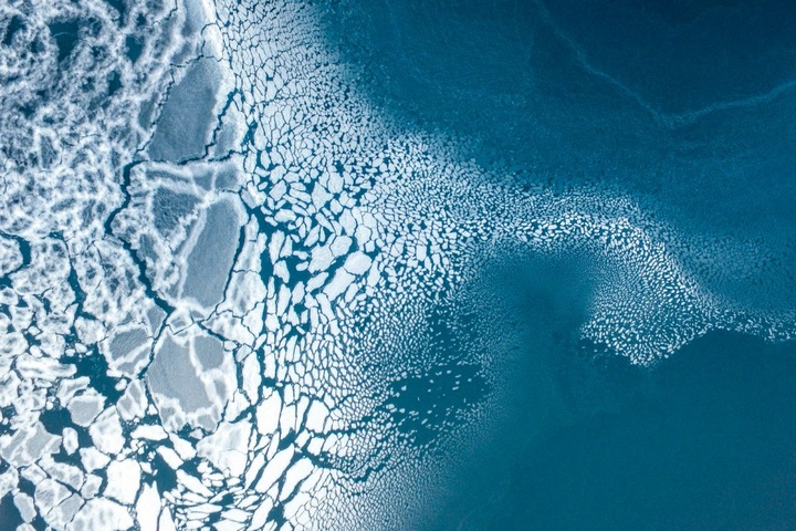 Ice formation: Tác phẩm đoạt giải 3 hạng mục Thiên nhiên của tác giả Florian ghi lại sự hình thành băng trên biển ở Greenland vào tháng 2-2017