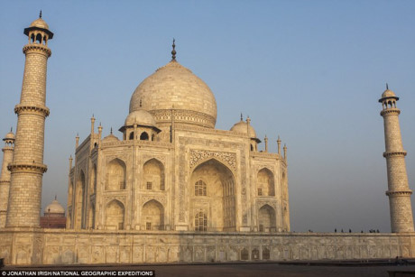 Mùa thu chính là khoảng thời gian tốt nhất để ghé thăm đền Taj Mahal của Ấn Độ. Mùa thu cũng đánh dấu bằng lễ hội Diwali, một trong những lễ hội lớn nhất của đất nước này.