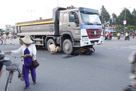 Một vụ tai nạn giao thông trên đường Phó Cơ Điều (TP Vĩnh Long).
