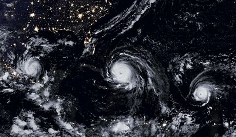 Mùa bão 2017 chứng kiến tần suất bất thường của những cơn bão lớn.