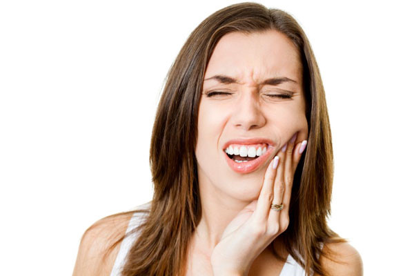 Chống lại viêm nướu răng: Một trong những tác dụng tuyệt vời của nước ép bưởi là chống lại bệnh viêm nướu răng. Những triệu chứng của bệnh bao gồm: chảy máu nướu răng, nướu bị sưng và đau khiến khoang miệng khó chịu. Vậy nên, cần uống nước bưởi mỗi ngày để ngăn chặn.