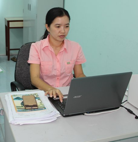 Chị Nguyễn Thị Kim Phượng thường xuyên cập nhật các thông tin về TBT để hỗ trợ kịp thời cho doanh nghiệp.