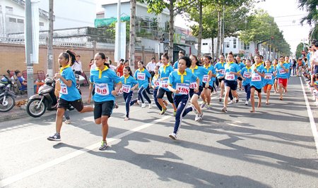 Việt dã- môn thể thao của tỉnh tổ chức thi đấu thu hút rất đông số VĐV tham gia.