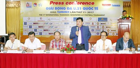  Ông Nguyễn Công Khế Chủ tịch HĐQT kiêm Tổng Giám đốc Công ty CPTĐ Truyền thông Thanh Niên- Trưởng BTC giải trả lời các câu hỏi của báo chí.