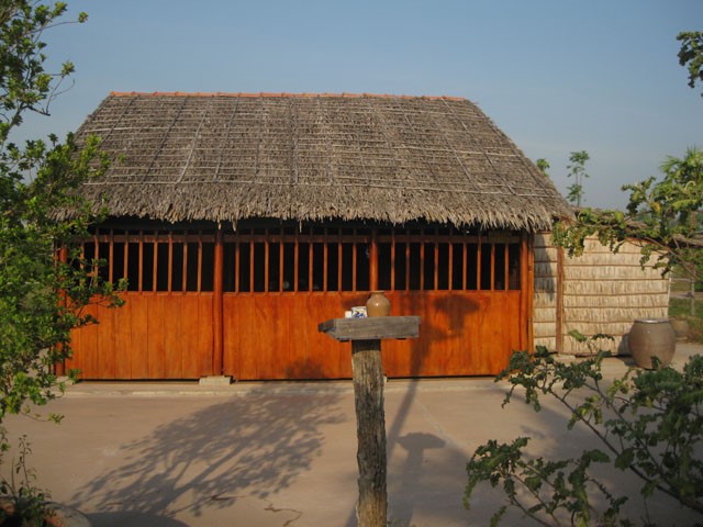 Mô hình nhà ông Năm Giáo (tỷ lệ 1/1) tại Khu Di tích Nguyễn Sinh Sắc