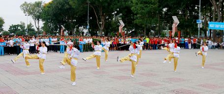 Thể dục dưỡng sinh- môn thi đấu được phổ biến rộng ở tỉnh Vĩnh Long.