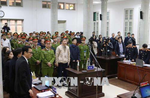 Bị cáo Trịnh Xuân Thanh và đồng phạm trong phiên tòa xét xử sáng 10/1/2018. 