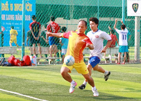 Pha ghi bàn của đội Xuân Đào FC (Tam Bình) thắng 6-3 trước Nông dược ADA, đạt giải ba.