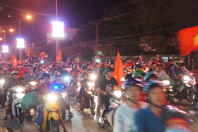 Tập trung đông nhất là trên đường Nguyễn Huệ.