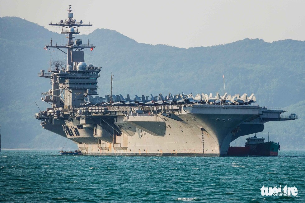 Tàu sân bay USS Carl Vinson được đưa vào biên chế Quân đội Mỹ vào ngày 13-3-1982, tàu dài 332.8 mét, rộng 76.8 mét, thủy thủ đoàn gồm 3.000 thủy thủ, 2.000 nhân viên phụ trách không đoàn - Ảnh: NGUYỄN KHÁNH