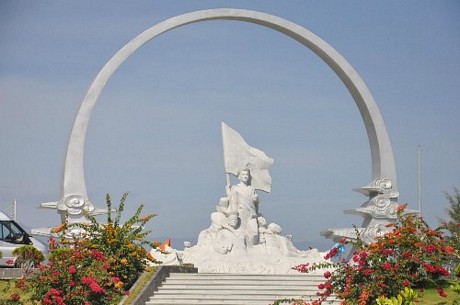 Cụm tượng đài các chiến sĩ Gạc Ma ở khu tưởng niệm tại Khánh Hòa.Ảnh: Xuân Ngọc (VnE)