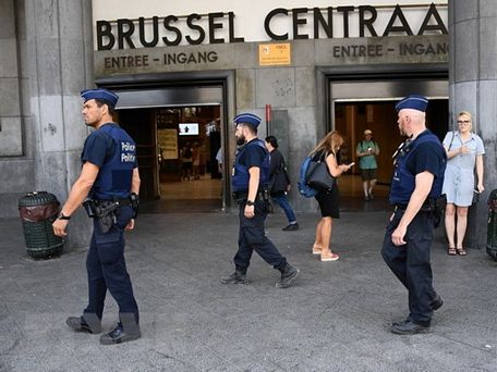 Cảnh sát Bỉ tuần tra tại Brussels. 