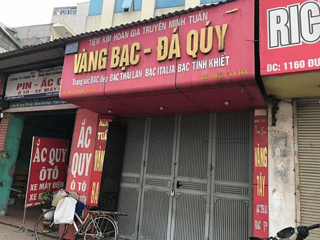  Tiệm vàng trên đường Láng (phường Láng Thượng, quận Đống Đa, Hà Nội), nơi xảy ra vụ cướp trong đêm 19/4 (Ảnh chụp sáng 20/4: Trần Thanh).