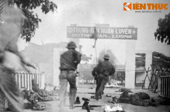 Sư đoàn 320B tiến công tiêu diệt địch ở trung tâm huấn luyện Huỳnh Văn Lương.
