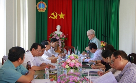 Đoàn khảo sát tại TAND huyện Long Hồ.