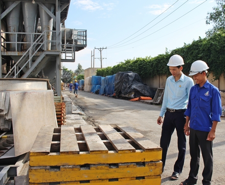 Sáng kiến ứng dụng các khuôn gỗ chứa nguyên liệu (ảnh) ở Nhà máy Phân bón Cửu Long giúp tiết kiệm 816 triệu đồng/năm.