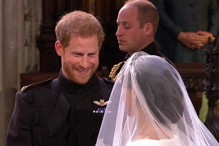 Hoàng tử Anh nở nụ cười tươi khi cầm tay cô dâu - nữ diễn viên người Mỹ