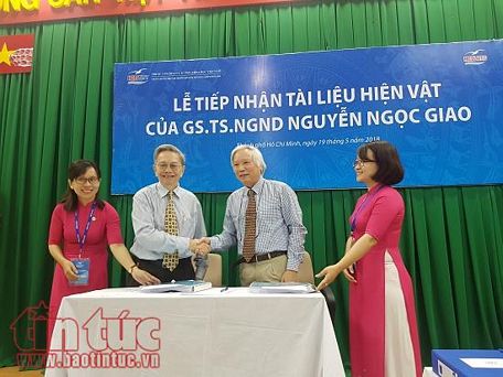 TTDS vừa tiếp nhận hơn 1.500 tài liệu hiện vật của GS.TS.NGND Nguyễn Ngọc Giao tại TP Hồ Chí Minh.