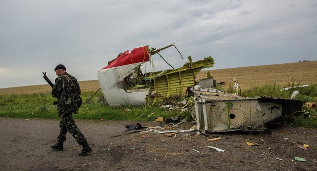 Hiện trường vụ rơi máy bay MH17 tại Ukraine (Ảnh: Sputnik)