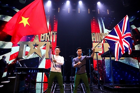Cùng nâng cao lá cờ Việt Nam trên đấu trường quốc tế là điều không mấy người có thể làm được.