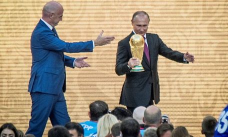 Tổng thống Vladimir Putin mong đội tuyển Nga sẽ thi đấu tốt tại World Cup 2018. (Nguồn: Guardian)