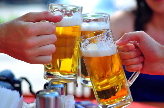 Ỏ Việt Nam, tỷ lệ nam - nữ uống bia rượu trung bình là 77% - 11%