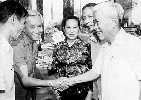 Đồng chí Phạm Hùng thăm Báo Sài Gòn giải phóng năm 1985. Ảnh: Internet