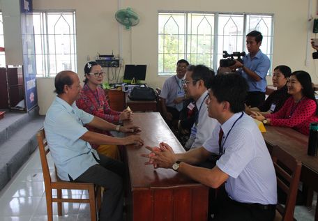 Phó Bí thư Thường trực Tỉnh ủy, Chủ tịch HĐND tỉnh- Trương Văn Sáu thăm điểm thi Trường chuyên Nguyễn Bỉnh Khiêm.