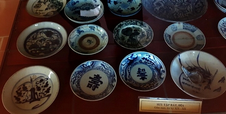 Bộ sưu tập bát, đĩa gốm men thế kỷ XIX - XX.
