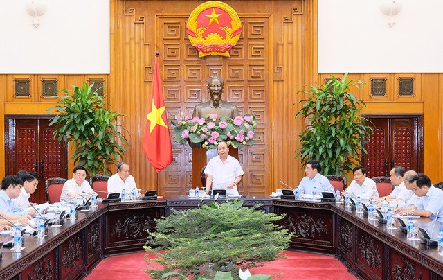 Thủ tướng Nguyễn Xuân Phúc phát biểu tại cuộc họp thường trực Chính phủ - Ảnh: VPCP